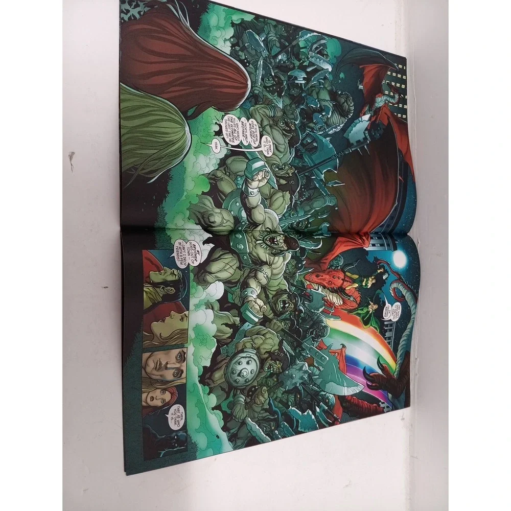 MARVEL Comics Ultimate: New Ultimates #1A Variant Wraparound Foldout Cho Cover